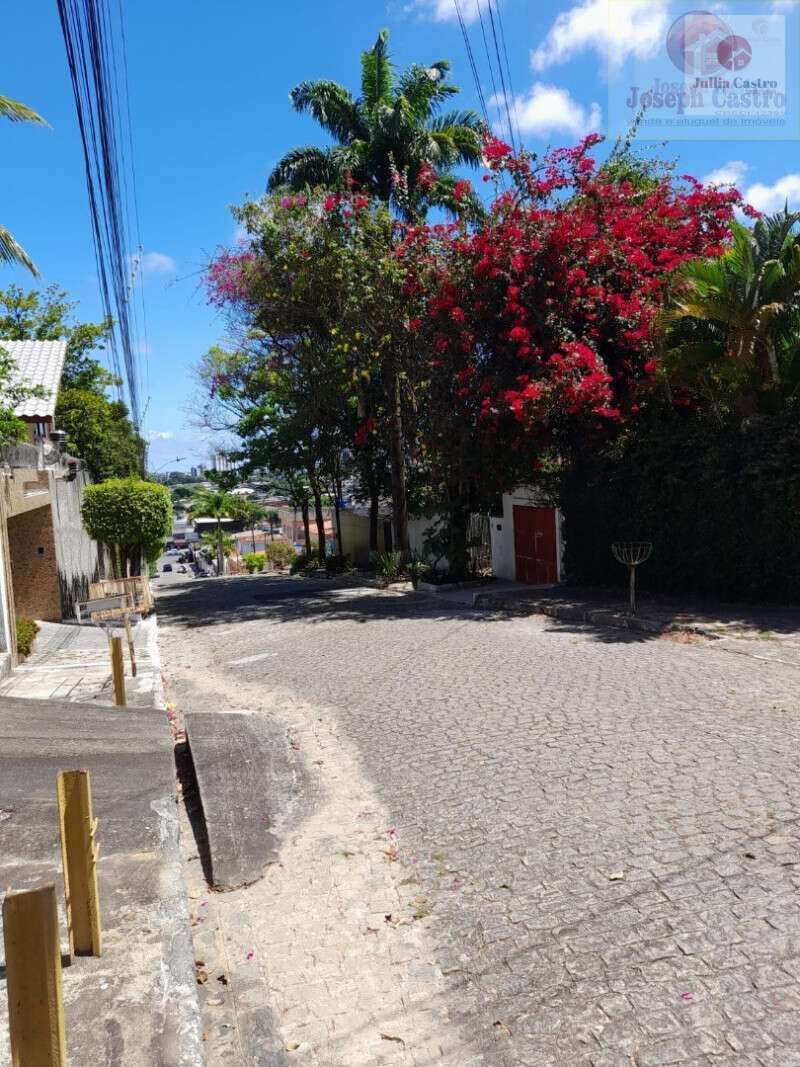 VENDO ÓTIMA CASA COM 7 QUARTOS EM ÁGUA FRIA - RECIFE - Jullia Castro - Corretora de Imóveis