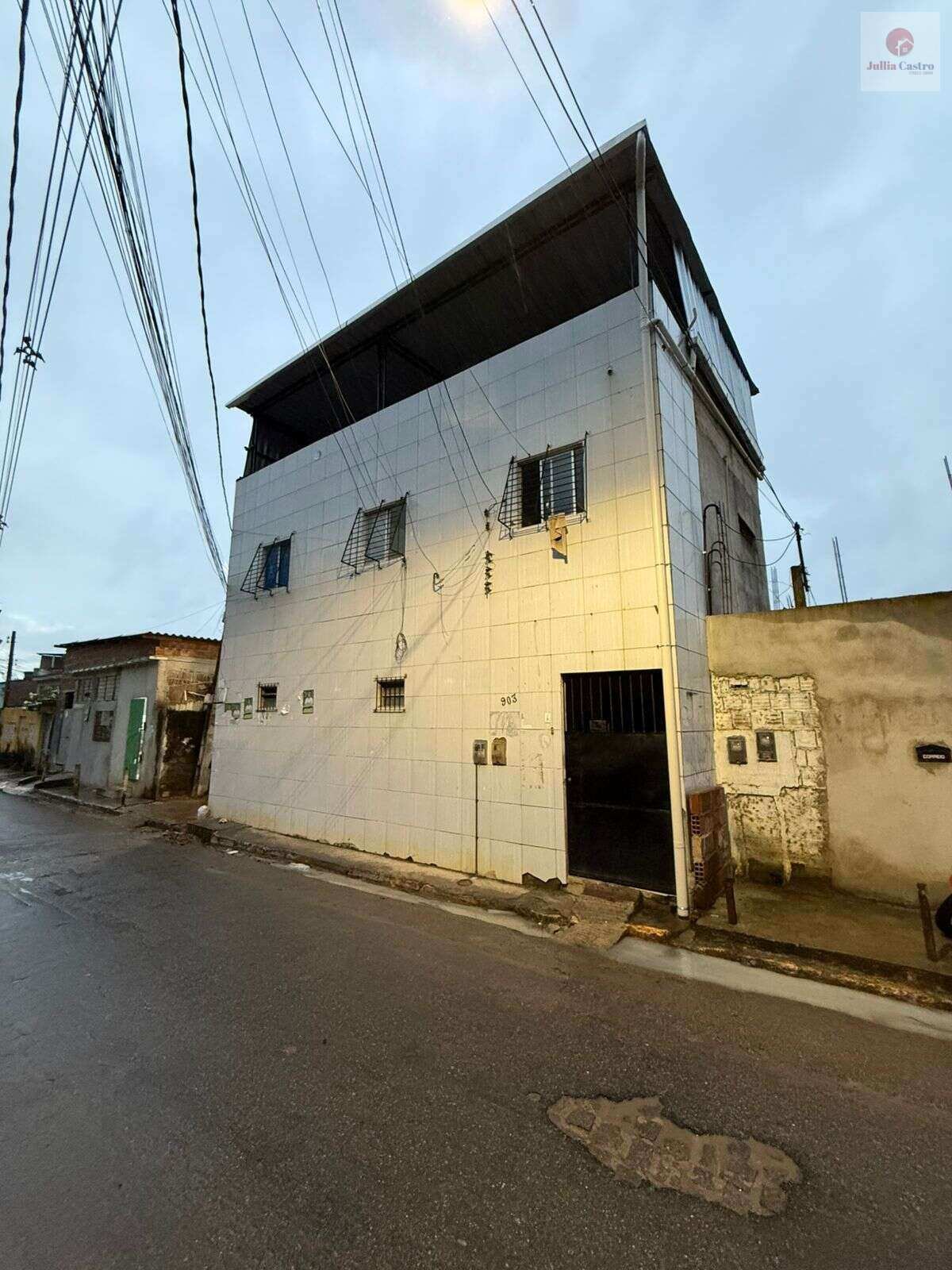 VENDO ÓTIMA CASA NO BAIRRO DE DOIS UNIDOS - RECIFE - Jullia Castro - Corretora de Imóveis