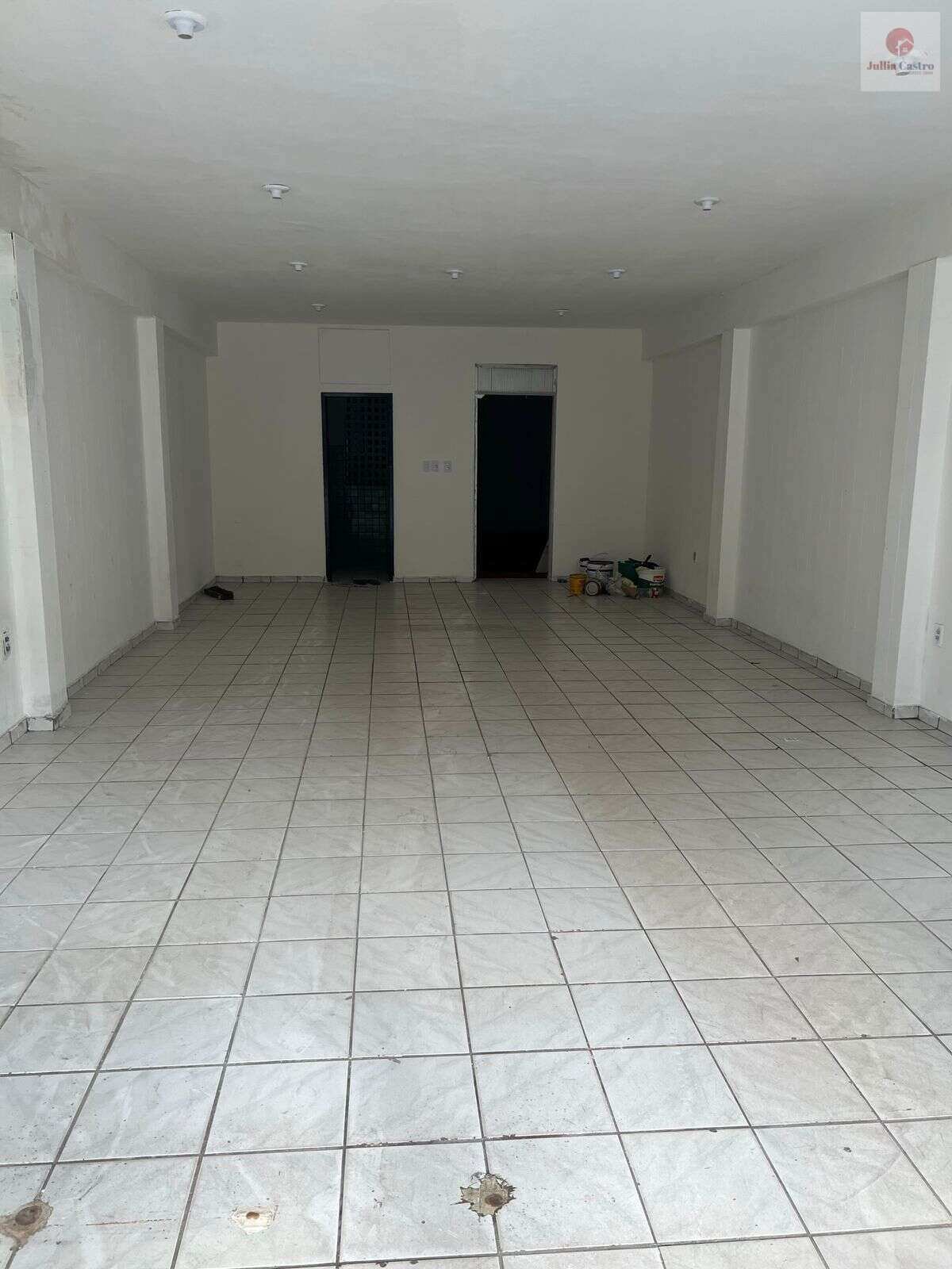 VENDO ÓTIMA LOJA/PONTO COMERCIAL COM 101m² NA AV. BEBERIBE - ENCRUZILHADA - Jullia Castro - Corretora de Imóveis