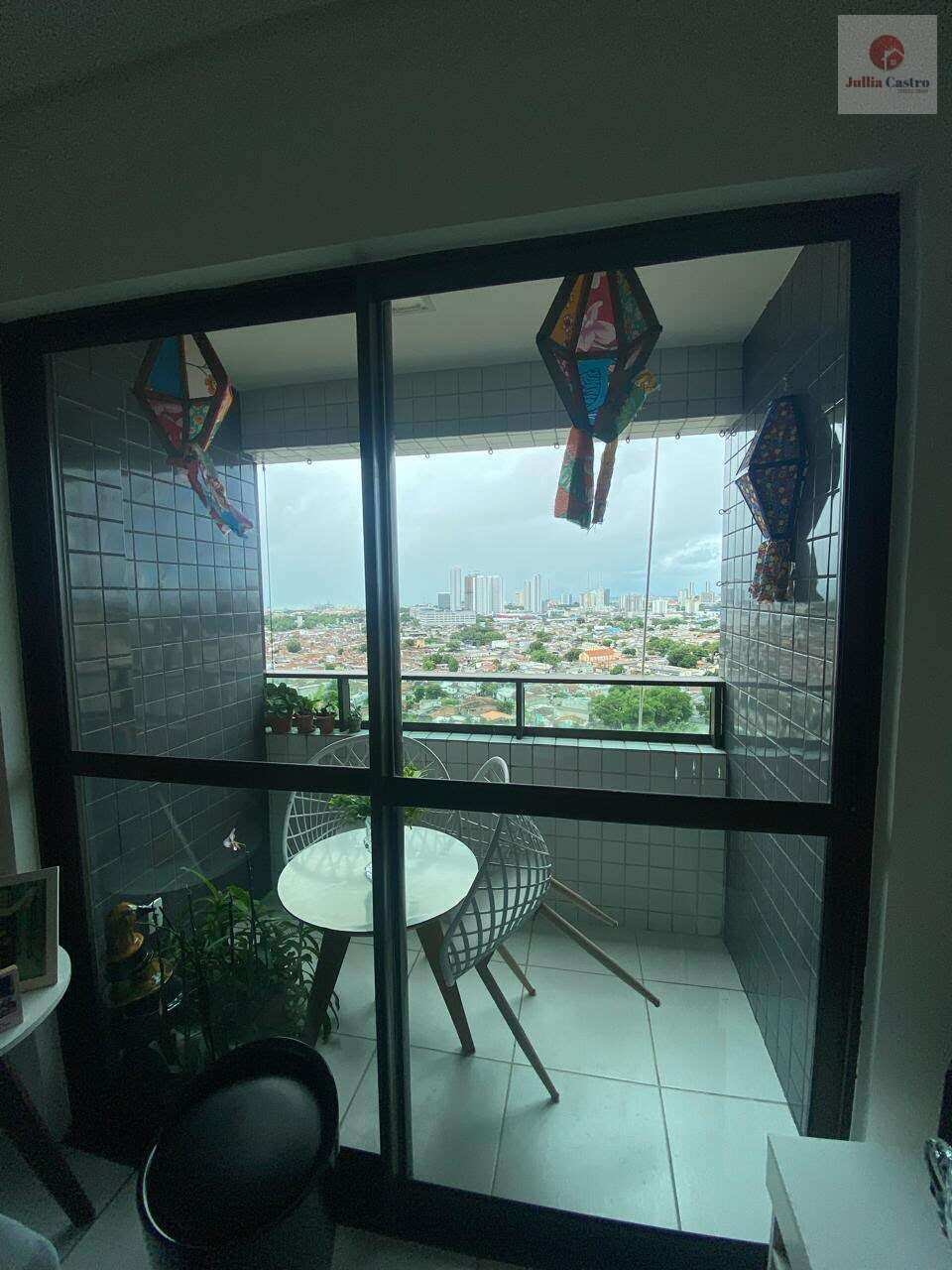 VENDO ÓTIMO APARTAMENTO COM 02 QUARTOS NO TORREÃO - RECIFE - Jullia Castro - Corretora de Imóveis