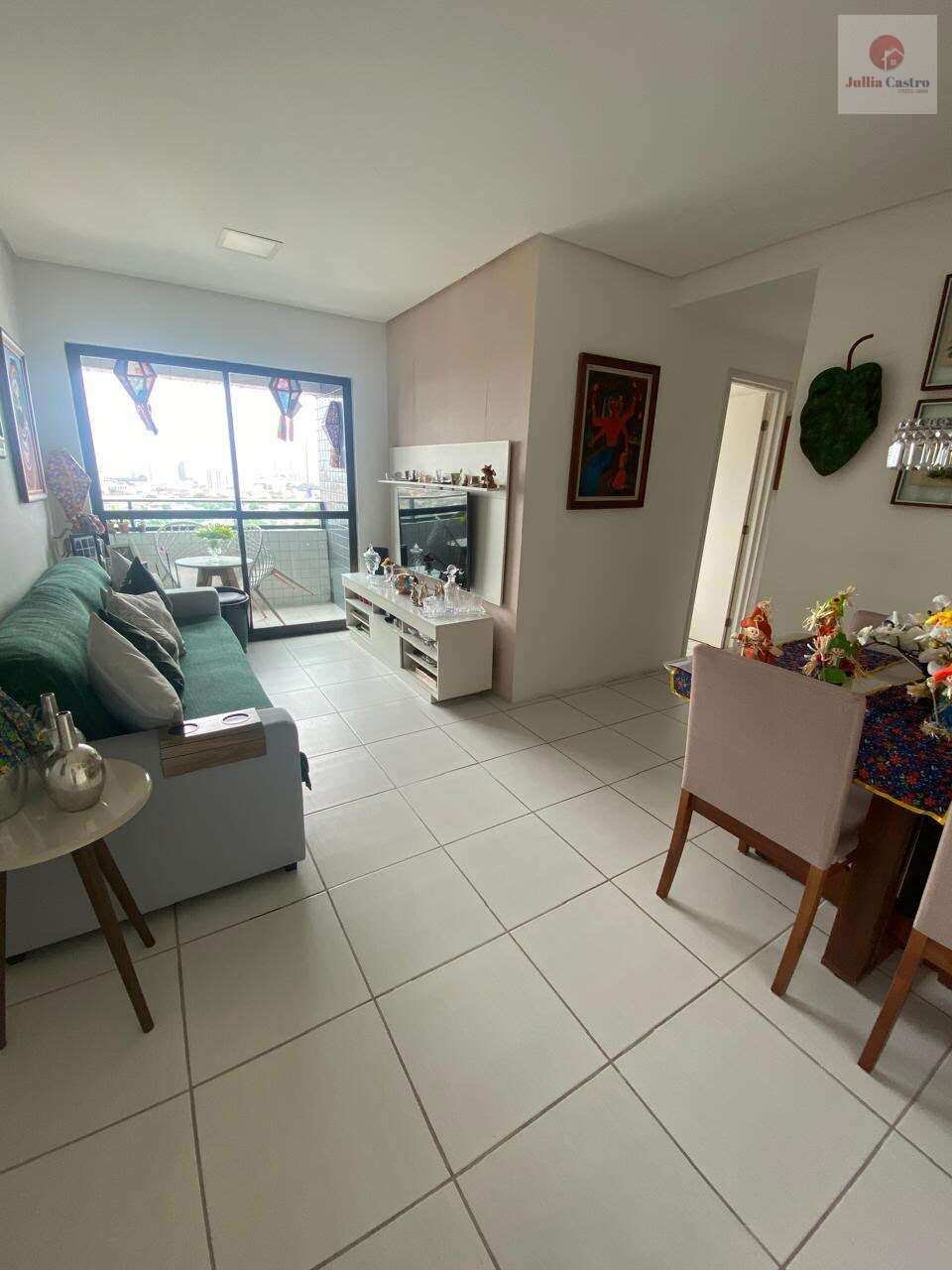 VENDO ÓTIMO APARTAMENTO COM 02 QUARTOS NO TORREÃO - RECIFE - Jullia Castro - Corretora de Imóveis