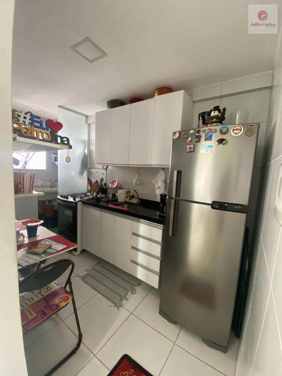 VENDO ÓTIMO APARTAMENTO COM 02 QUARTOS NO TORREÃO - RECIFE - Jullia Castro - Corretora de Imóveis