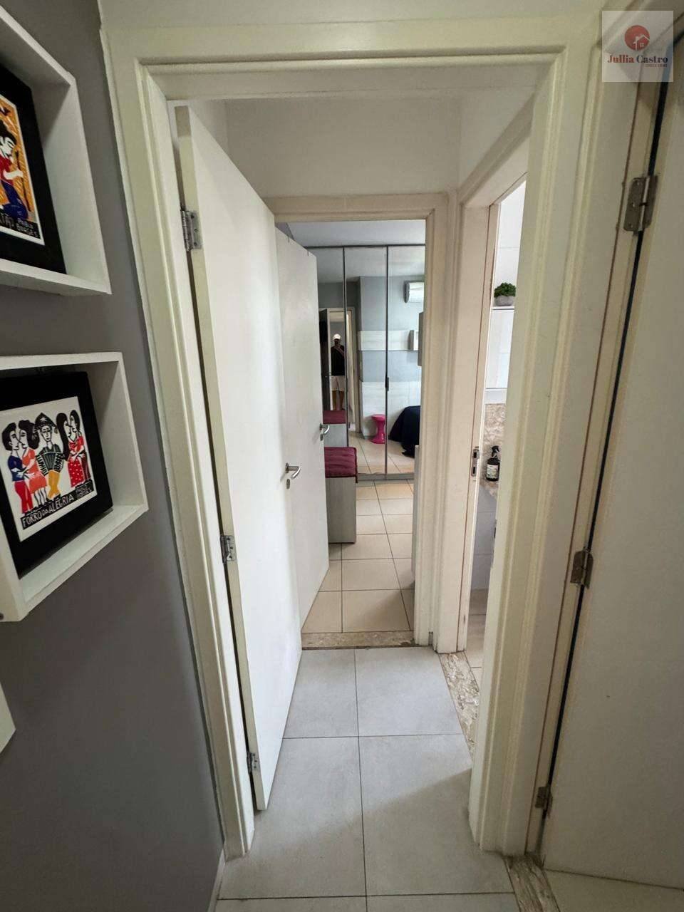 VENDO ÓTIMO APARTAMENTO COM 03 QUARTOS EM BOA VIAGEM - RECIFE - Jullia Castro - Corretora de Imóveis