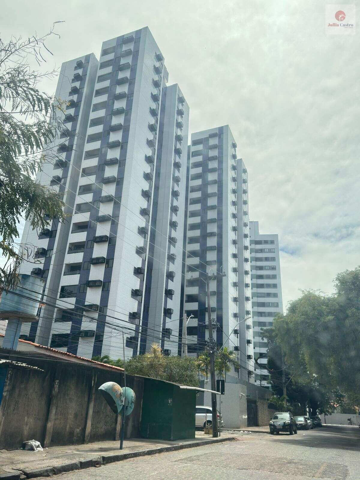 VENDO ÓTIMO APARTAMENTO COM 03 QUARTOS NA ENCRUZILHADA - RECIFE - Jullia Castro - Corretora de Imóveis