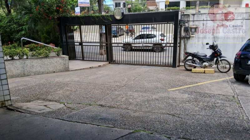VENDO ÓTIMO APARTAMENTO COM 03 QUARTOS NO ESPINHEIRO - RECIFE - Jullia Castro - Corretora de Imóveis