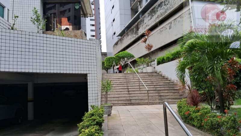 VENDO ÓTIMO APARTAMENTO COM 03 QUARTOS NO ESPINHEIRO - RECIFE - Jullia Castro - Corretora de Imóveis