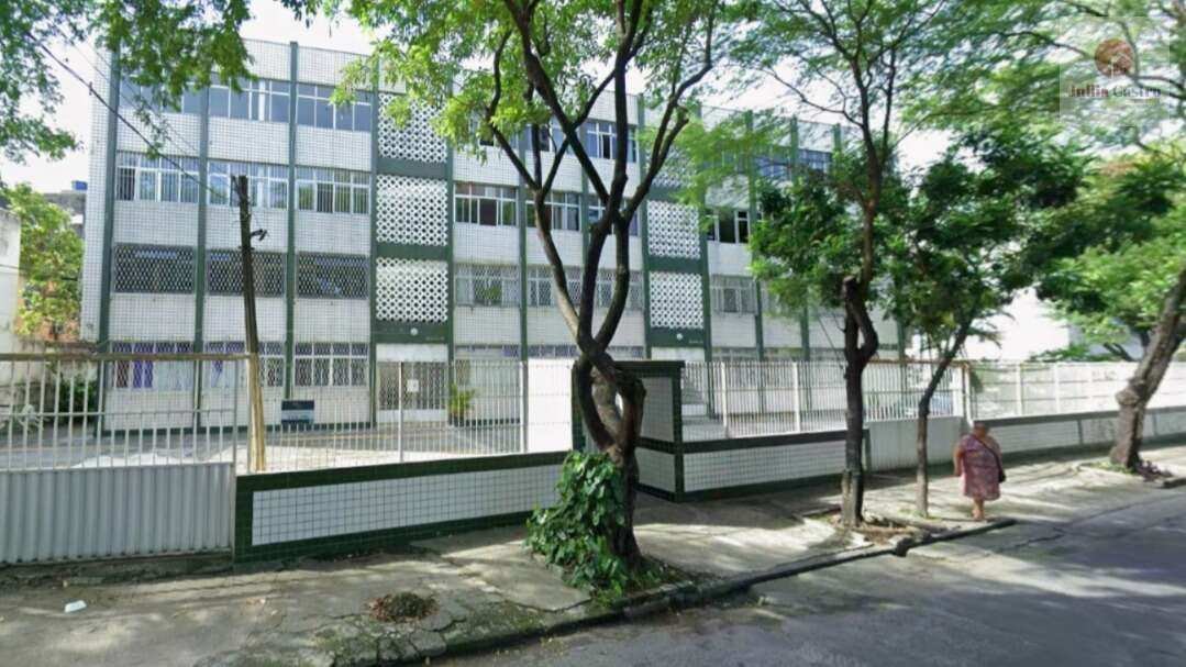 VENDO ÓTIMO APARTAMENTO COM 04 QUARTOS NA ENCRUZILHADA - RECIFE - Jullia Castro - Corretora de Imóveis
