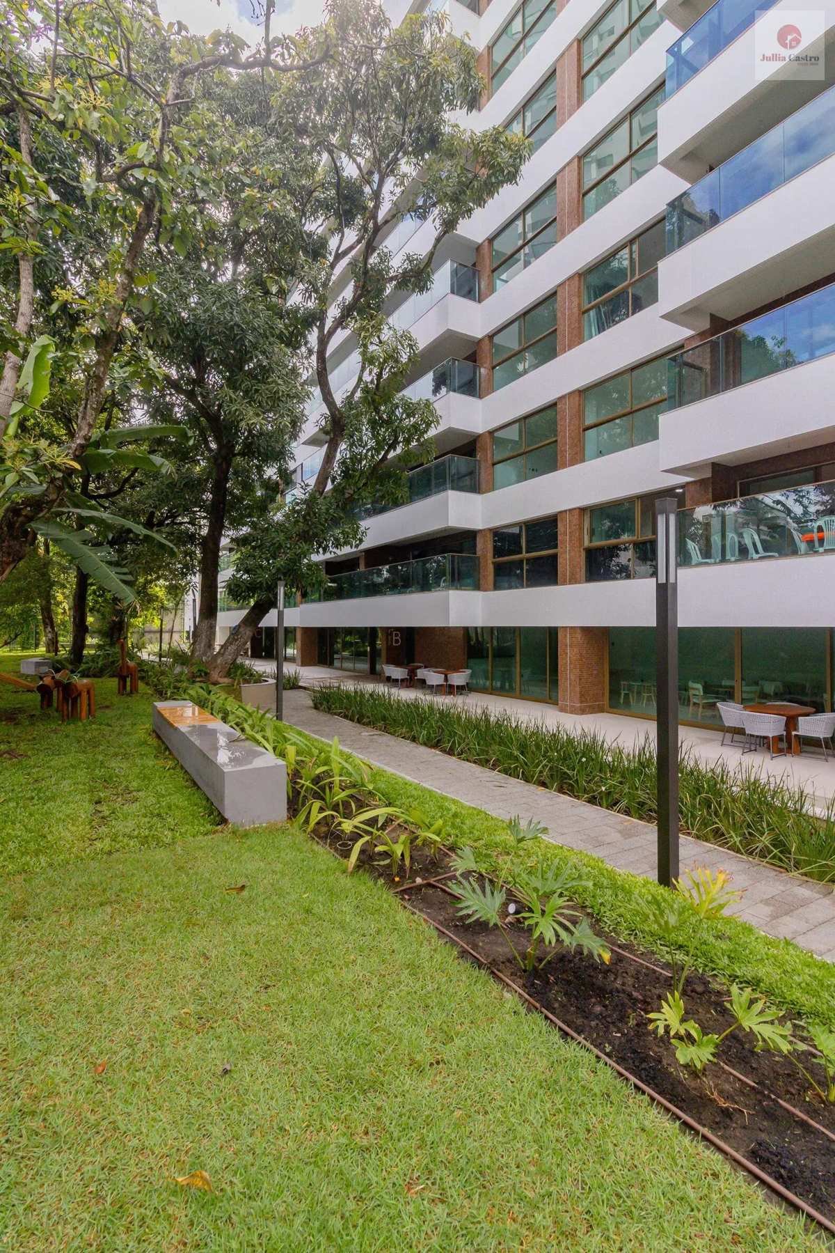 VENDO ÓTIMO APARTAMENTO COM 122m² EM CASA FORTE/RECIFE - Jullia Castro - Corretora de Imóveis