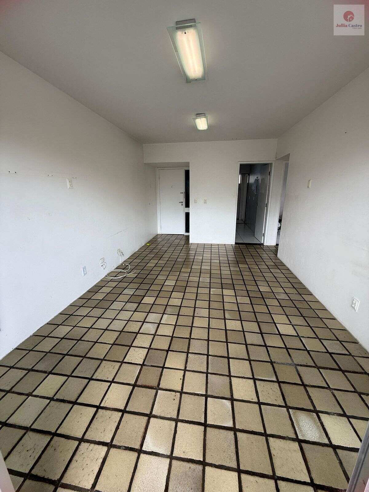 VENDO ÓTIMO APARTAMENTO COM 2 QUARTOS NO BAIRRO DAS GRAÇAS/ RECIFE - Jullia Castro - Corretora de Imóveis