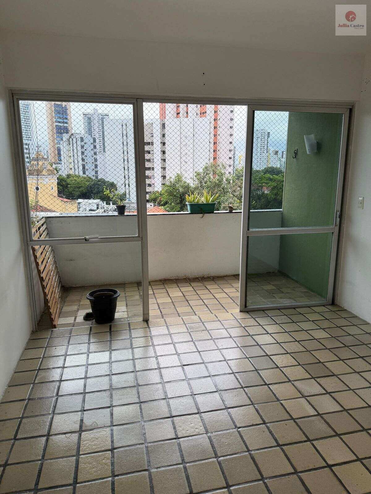 VENDO ÓTIMO APARTAMENTO COM 2 QUARTOS NO BAIRRO DAS GRAÇAS/ RECIFE - Jullia Castro - Corretora de Imóveis