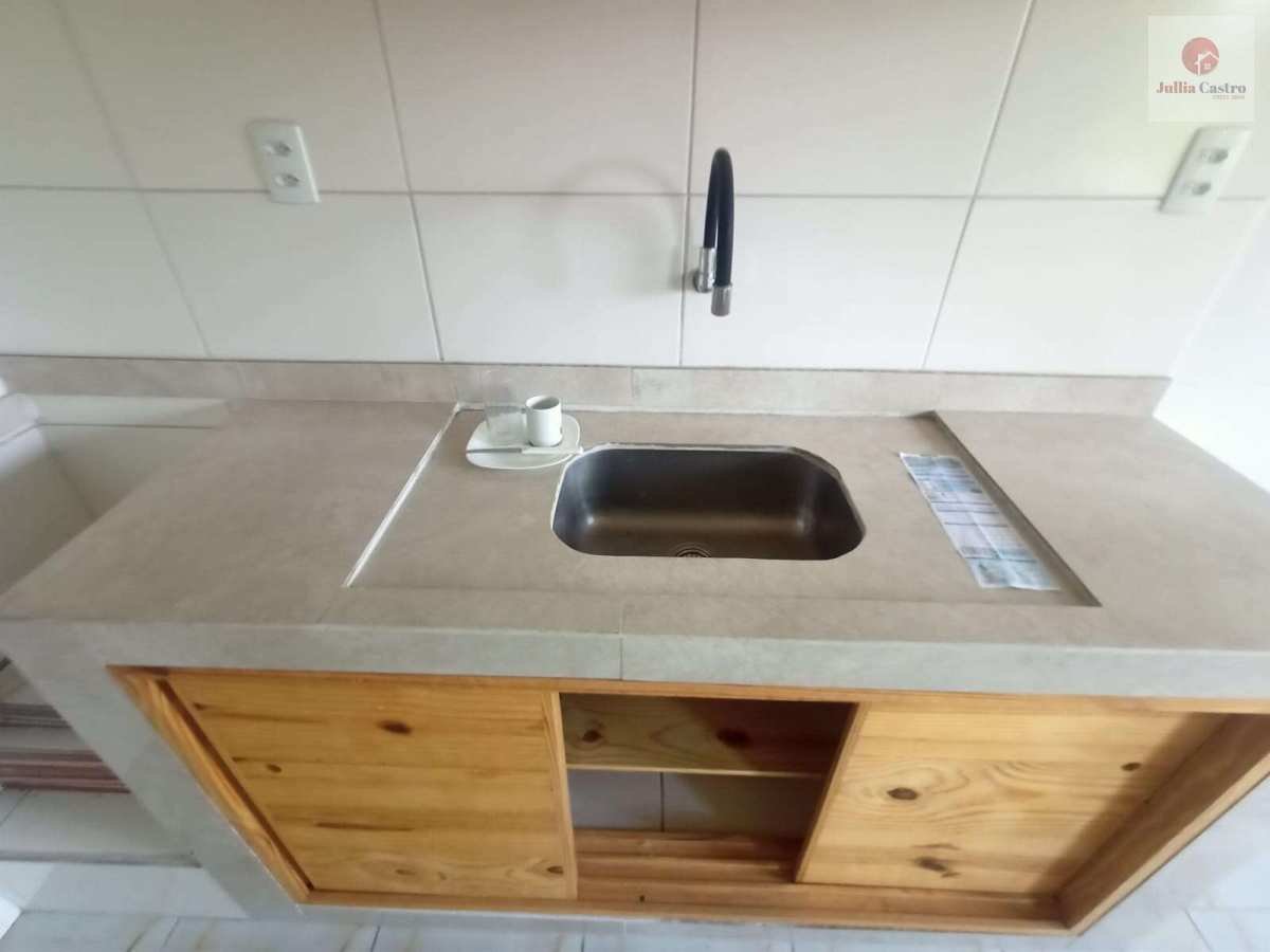 VENDO ÓTIMO APARTAMENTO COM 2 QUARTOS NO BAIRRO DA ENCRUZILHADA / RECIFE - Jullia Castro - Corretora de Imóveis