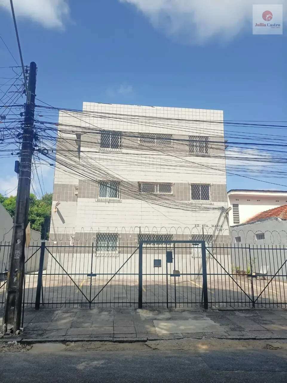 VENDO ÓTIMO APARTAMENTO COM 2 QUARTOS NO BAIRRO DA ENCRUZILHADA / RECIFE - Jullia Castro - Corretora de Imóveis