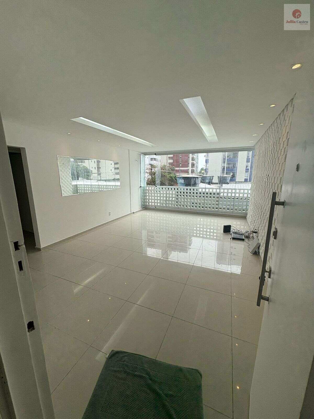 VENDO ÓTIMO APARTAMENTO COM 2 QUARTOS NO BAIRRO DE BOA VIAGEM / RECIFE - Jullia Castro - Corretora de Imóveis