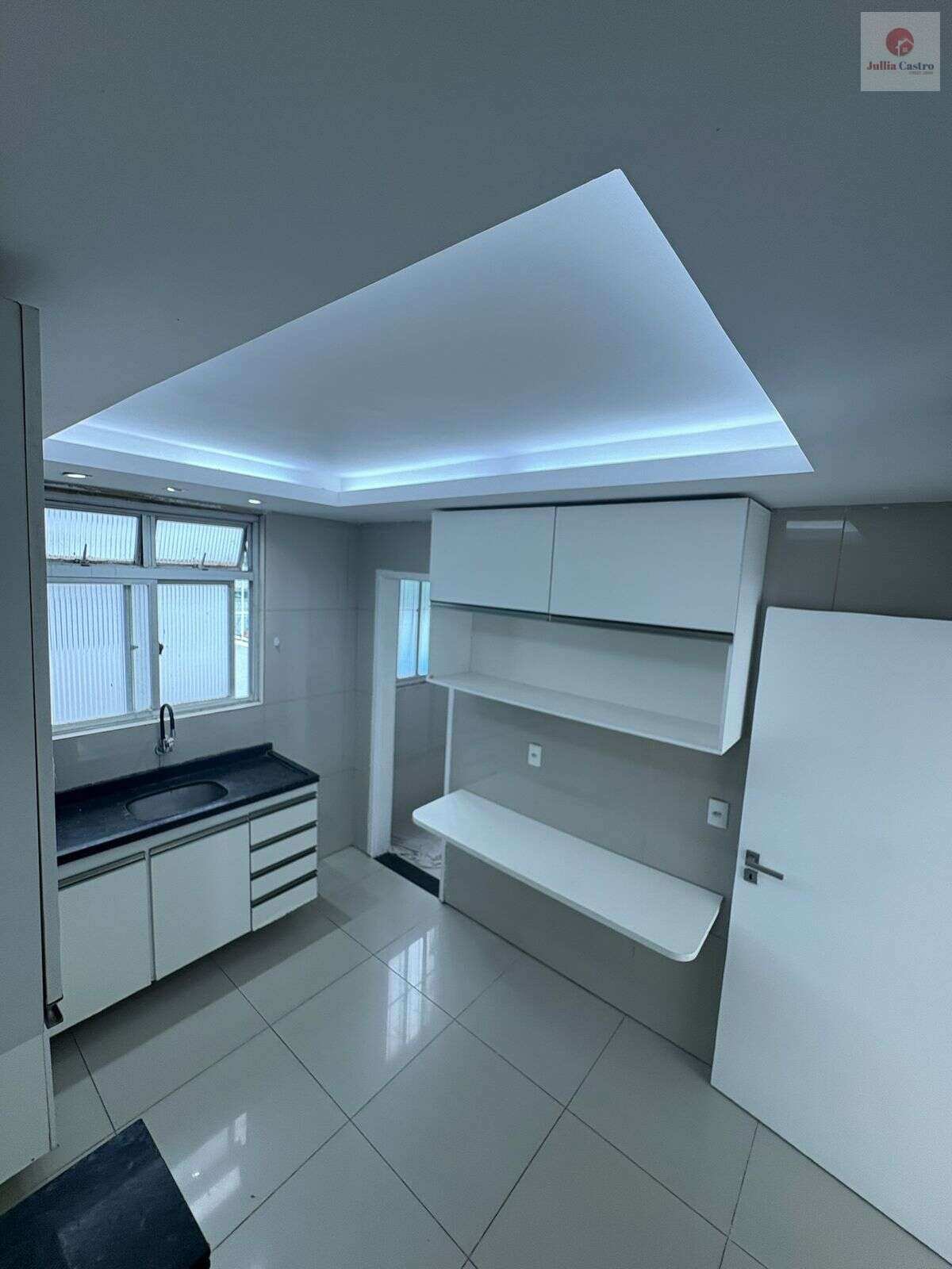 VENDO ÓTIMO APARTAMENTO COM 2 QUARTOS NO BAIRRO DE BOA VIAGEM / RECIFE - Jullia Castro - Corretora de Imóveis