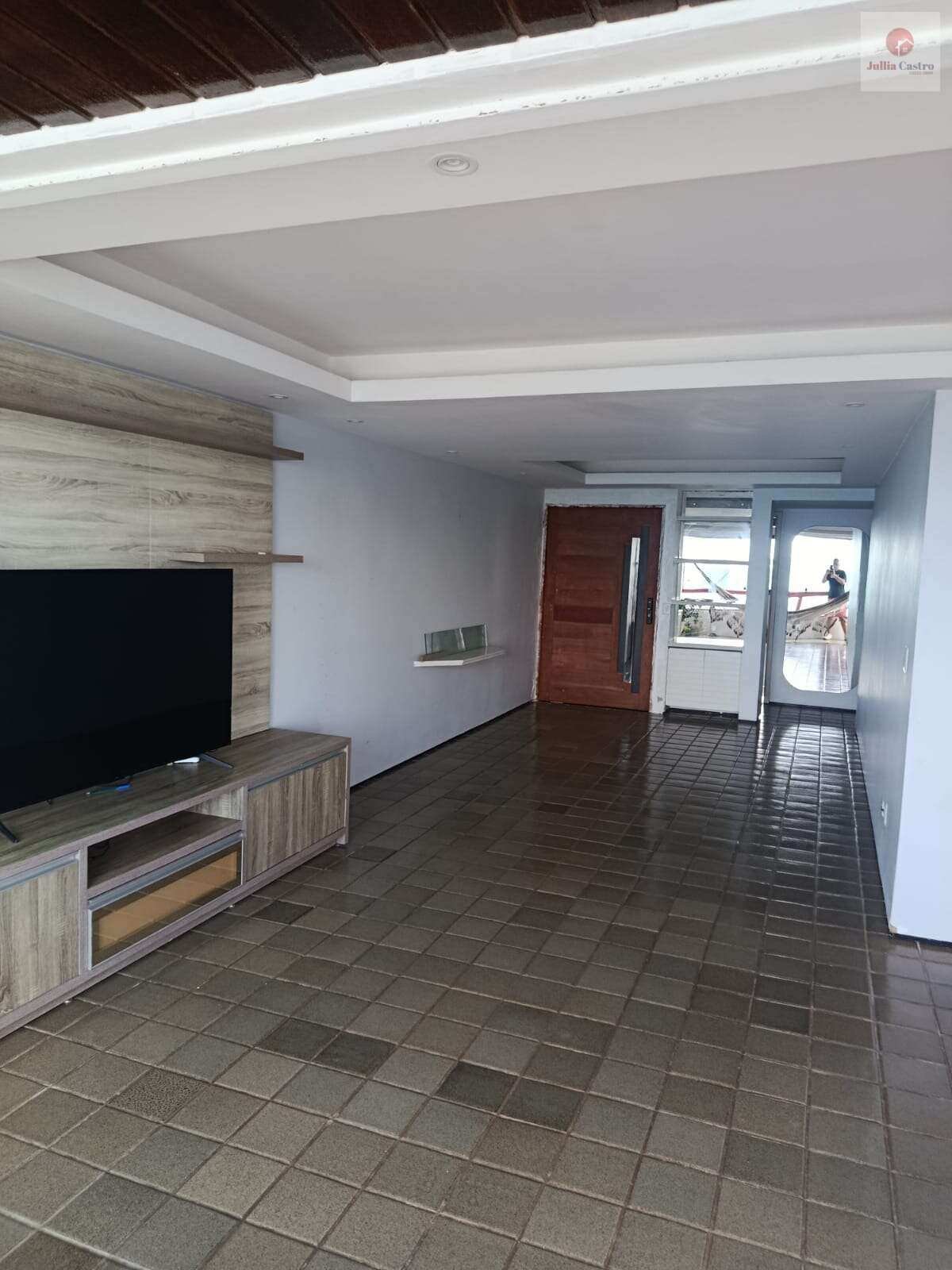 VENDO ÓTIMO APARTAMENTO COM 3 QUARTOS NA BEIRA MAR DE CASA CAIADA - OLINDA - Jullia Castro - Corretora de Imóveis